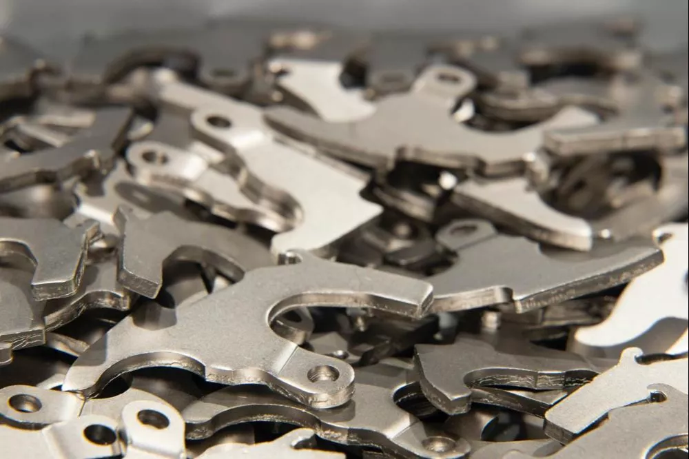 Pièces pour composants électro-mécaniques