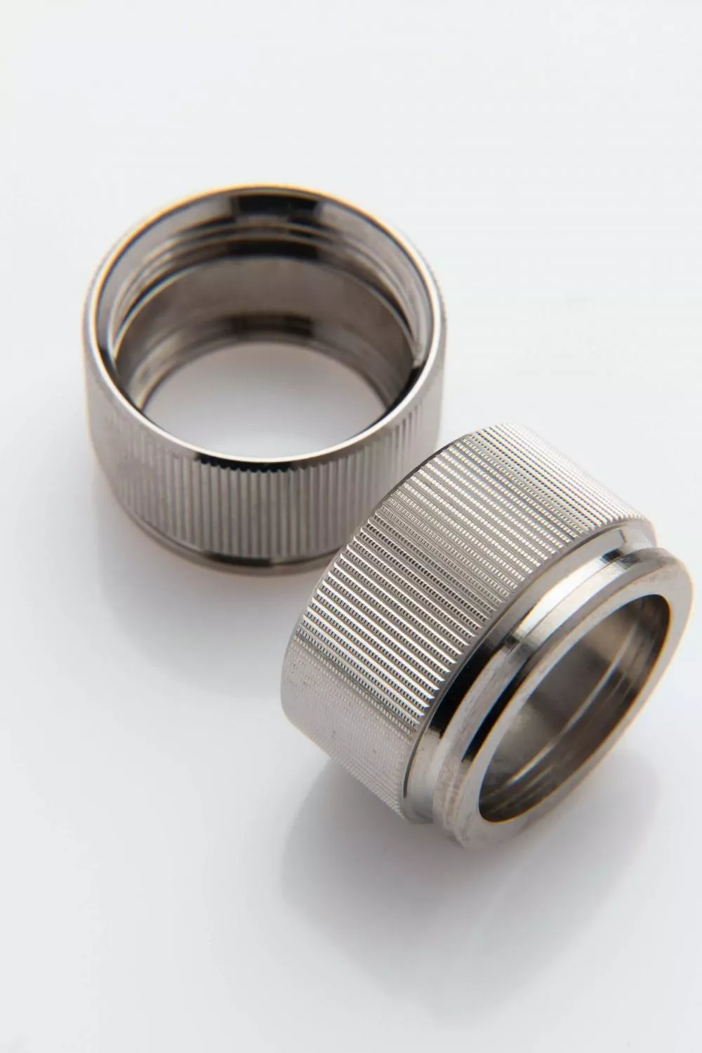 raccords en aluminium de décolletage traités à l'attache